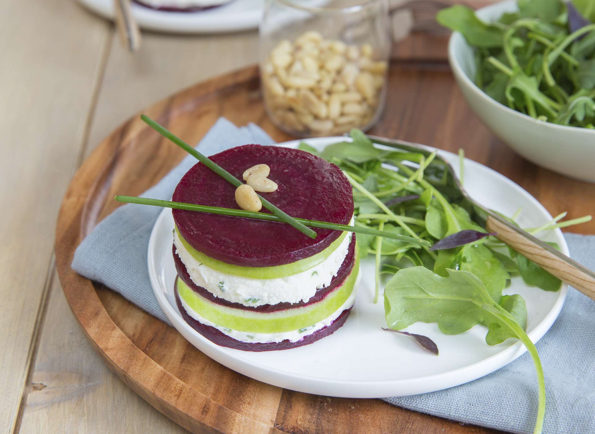 Mille feuille aux betteraves, mozzarella et avocat