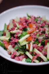 Recette Salade de Pak Choi, à la courgette, aux lardons fumés et aux graines de courge
