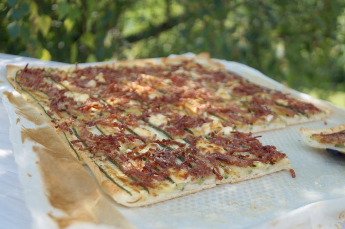 recette bio tarte flambée aux courgettes et parmesan